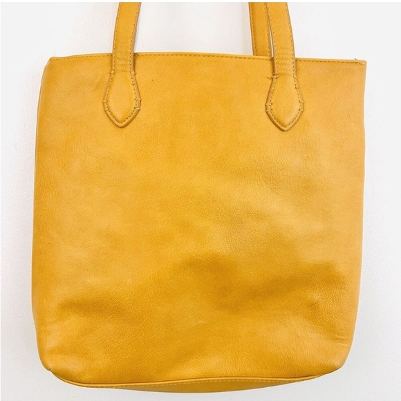 Universal Thread Tote In Faux Leather! Classic Design W/ Pockets! Soft & Yummy! - Picture 5 of 9